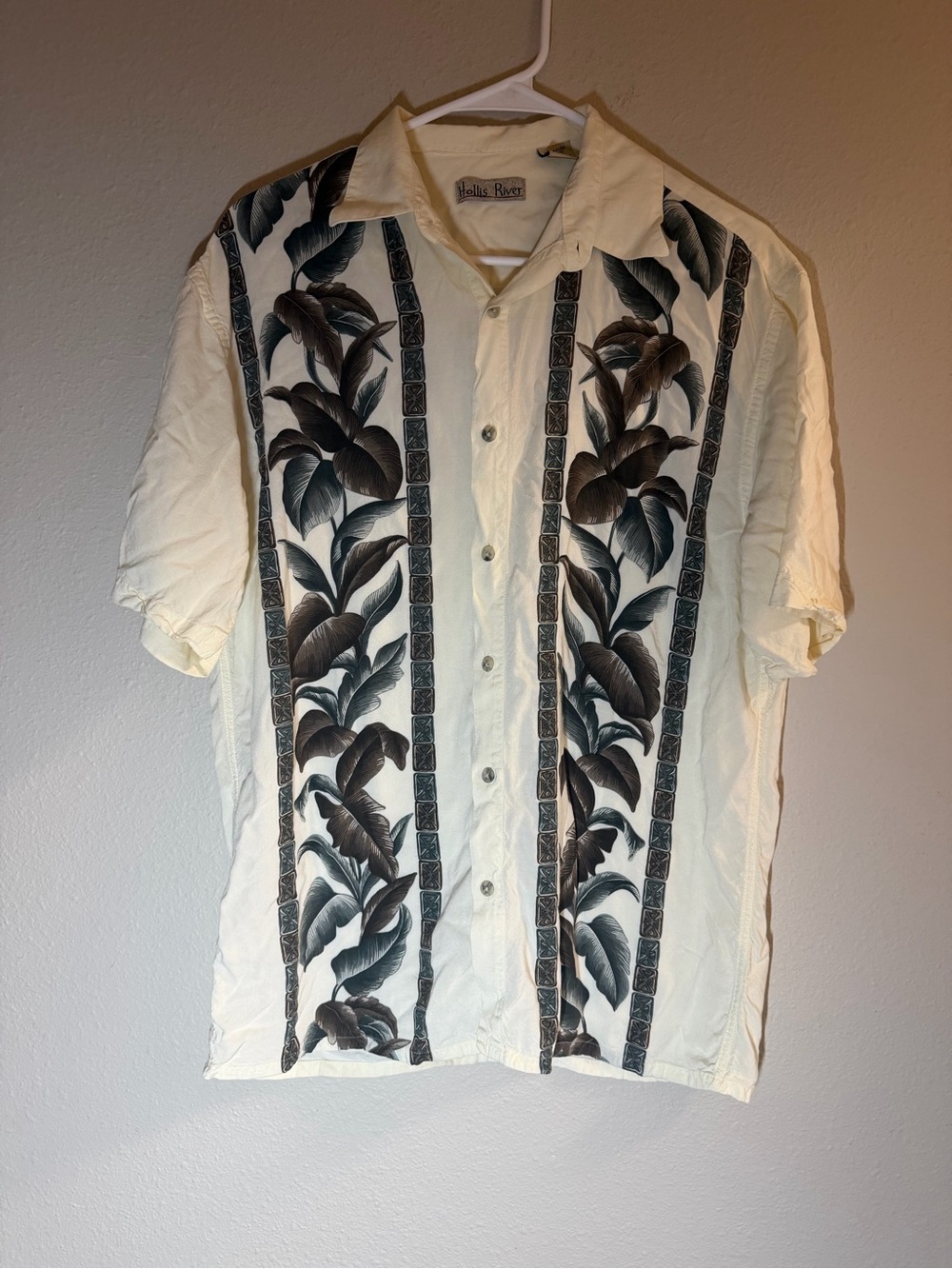 Hollis River Yellow With Leaf Floral Pattern Short Sleeve Medium